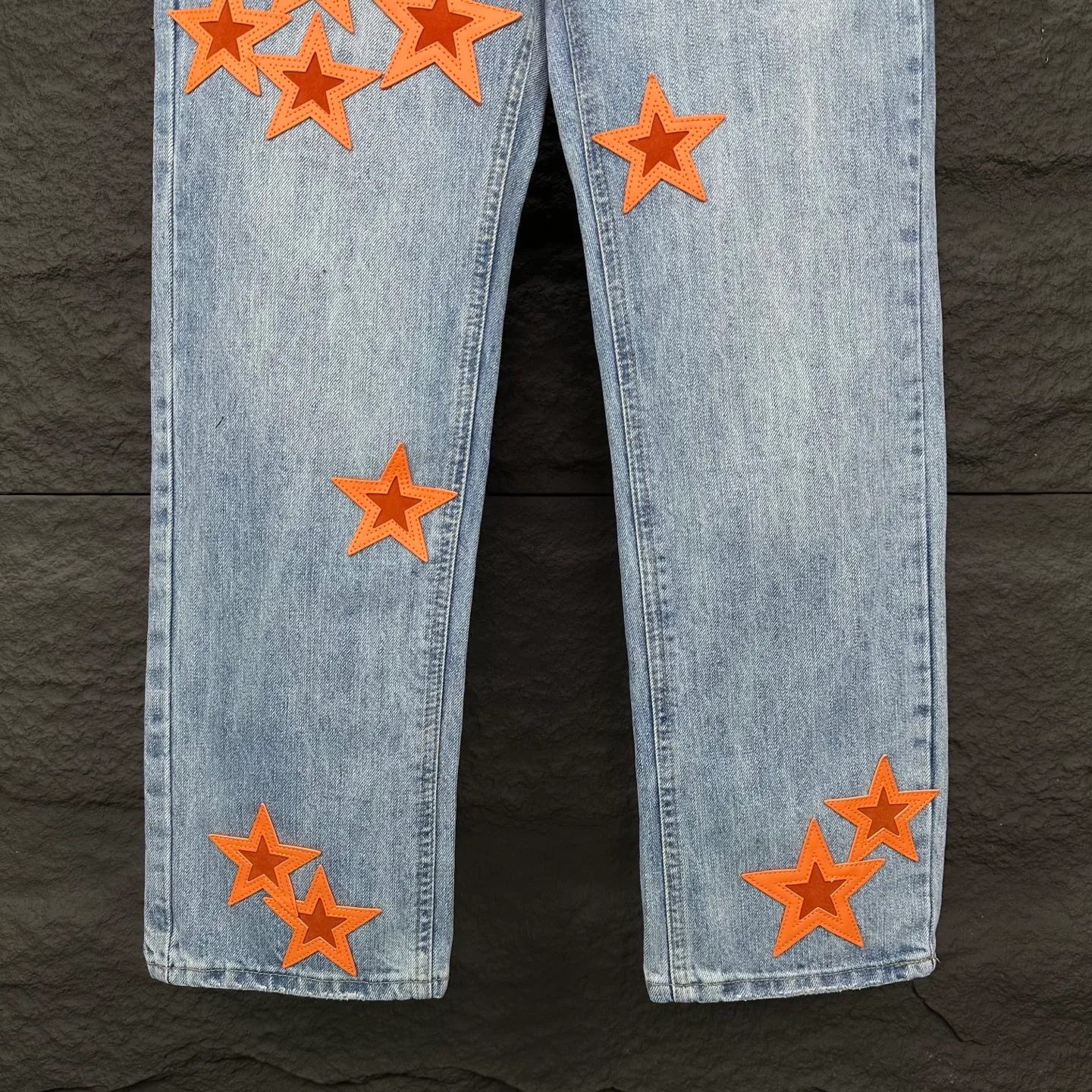 P290 GALLERY DEPT. Co-branded 2025 new limited edition orange star patchwork couple style washed loose jeans 🔥High version🔥High version🔥 Top ceiling quality Styles with different washed textures are very friendly to people with thin legs and thick legs. The straight and loose version is very flattering to the leg shape. Moderate length that never goes out of style, easy and casual to match, basic styling for various styles, a must-have in the wardrobe! The fabric is stiff but also makes the upper body soft without losing texture. The washing process is even more perfect. It is a must-have item for everyone! ! ! Washed wheat, hang tag, pants label, three complete labels, color: blue, size: 28, 30, 32, 34, 36 (five sizes)